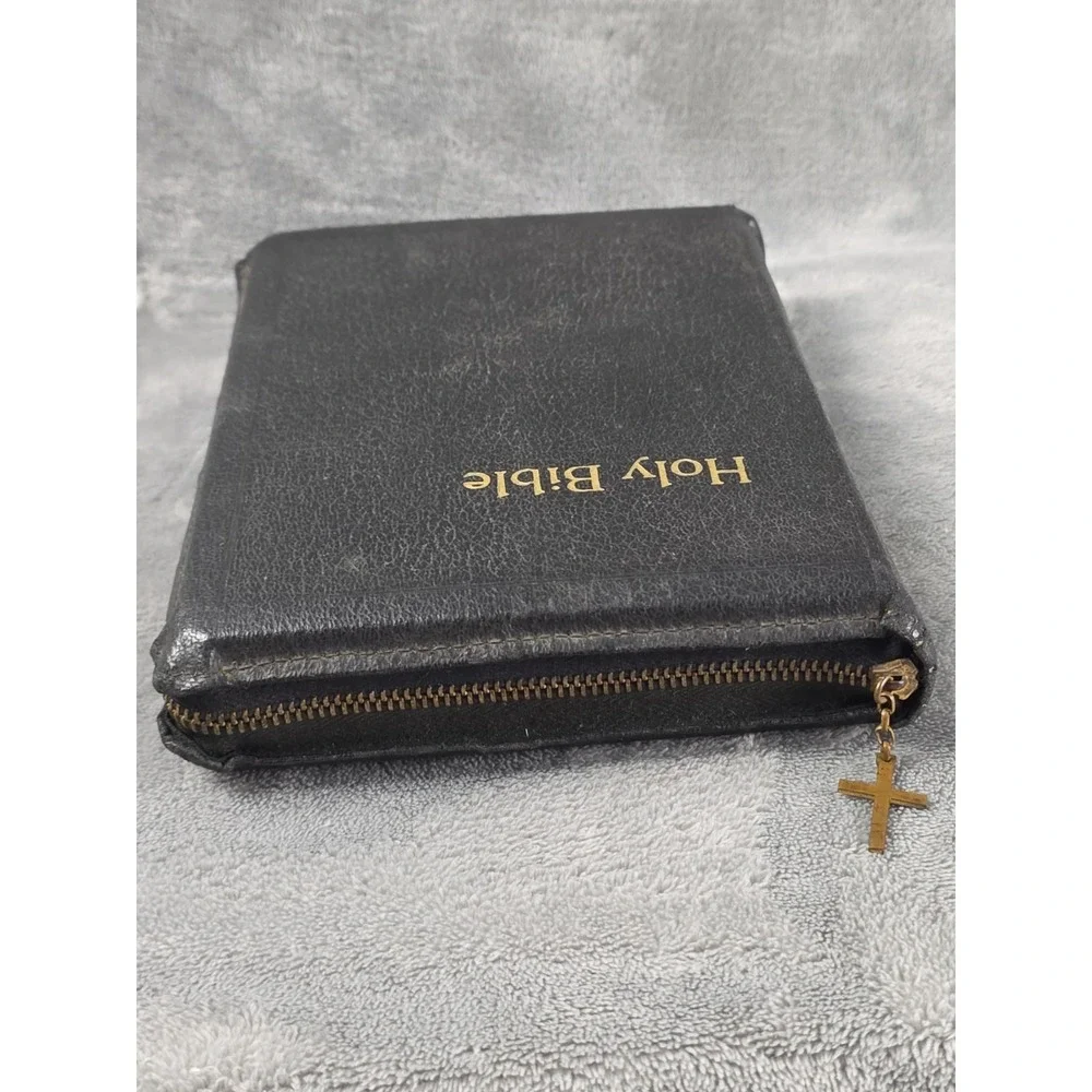 Vintage KJV Holy‎ Bible Concordance Dictionary Zippered Revised Red Letter World